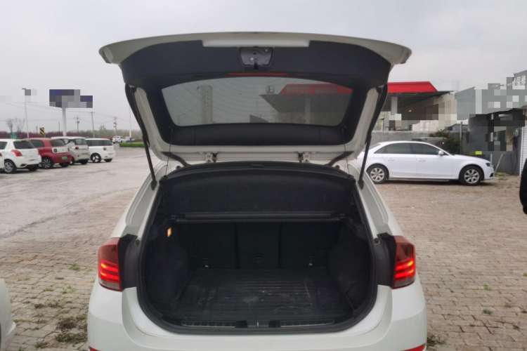 Used BMW X1 2015 sDrive18i Fashion Upgrade Edition Trunk