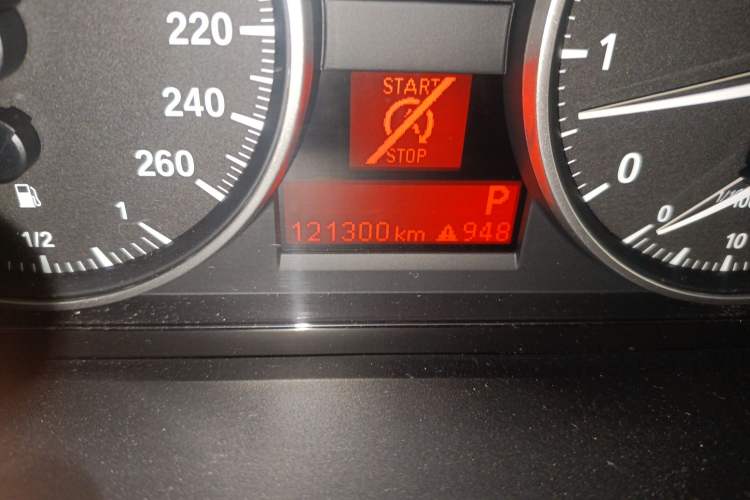 Used BMW X1 2015 sDrive18i Fashion Upgrade Edition Odometer Close Up