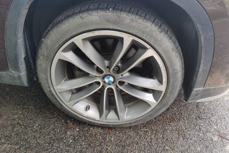 Used BMW X1 2015 sDrive18i Leading Edition Right Front Wheel Hub