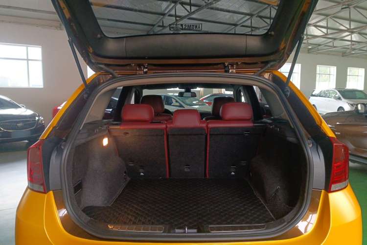 Used BMW X1 2015 sDrive18i Fashion Upgrade Edition Trunk