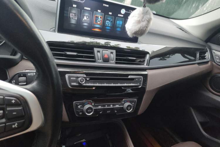 Used BMW X1 2016 sDrive18Li Luxury Model Audio And AC Panel