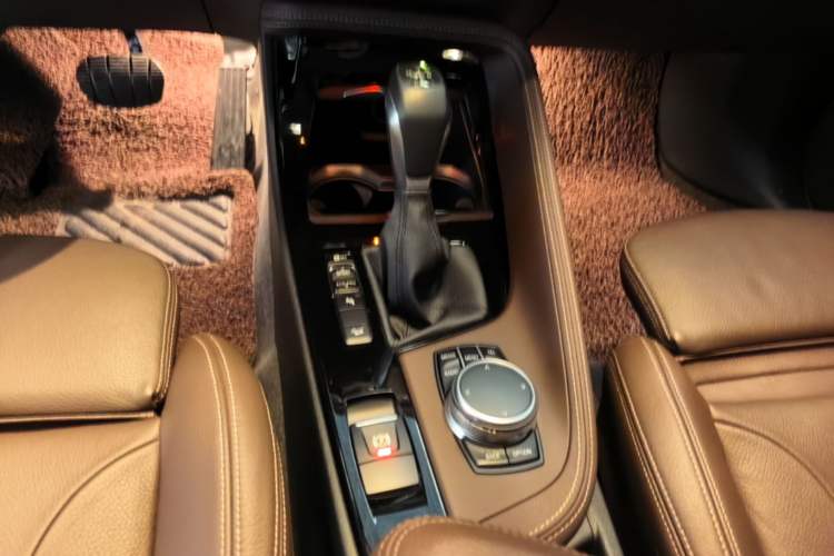Used BMW X1 2016 xDrive20Li Luxury Model Gear Lever