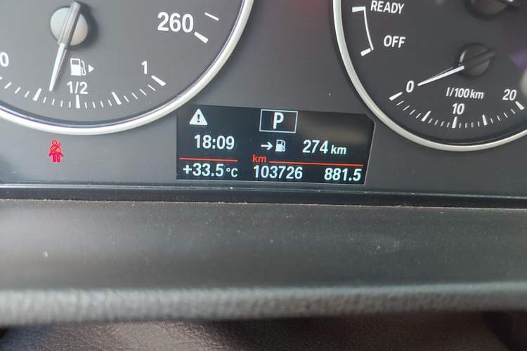 Used BMW X1 2016 sDrive18Li Fashion Model Odometer Close Up