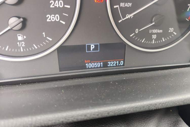 Used BMW X1 2016 sDrive18Li Fashion Model Odometer Close Up