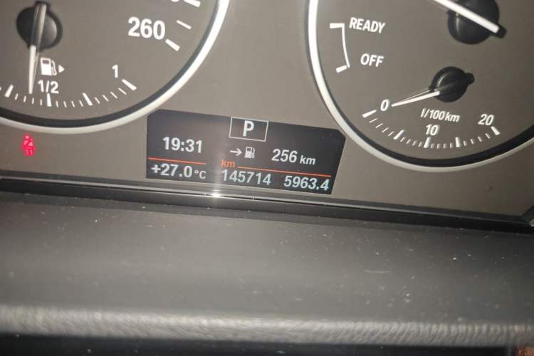 Used BMW X1 2016 sDrive20Li Luxury Model Odometer Close Up