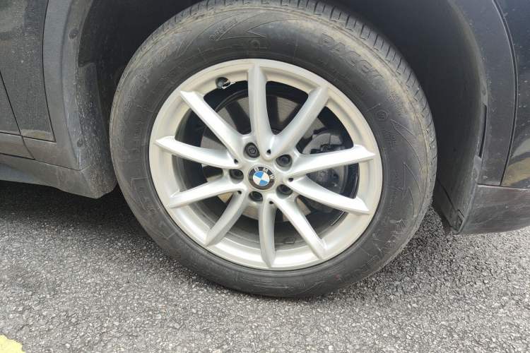 Used BMW X1 2016 sDrive18Li Fashion Model Right Front Wheel Hub
