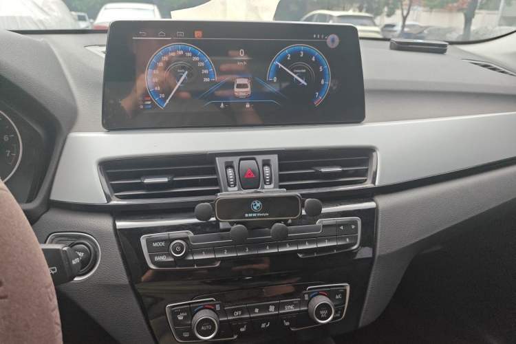 Used BMW X1 2016 sDrive18Li Premium Edition Audio And AC Panel