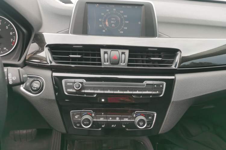 Used BMW X1 2016 sDrive18Li Premium Edition Audio And AC Panel