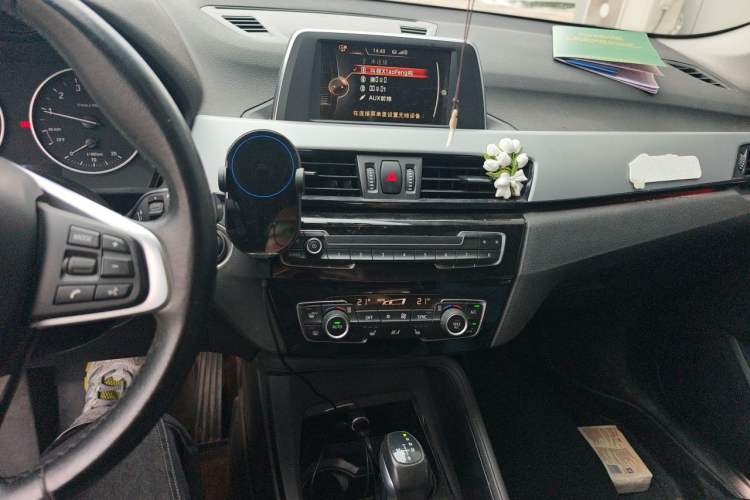 Used BMW X1 2016 sDrive18Li Premium Edition Audio And AC Panel
