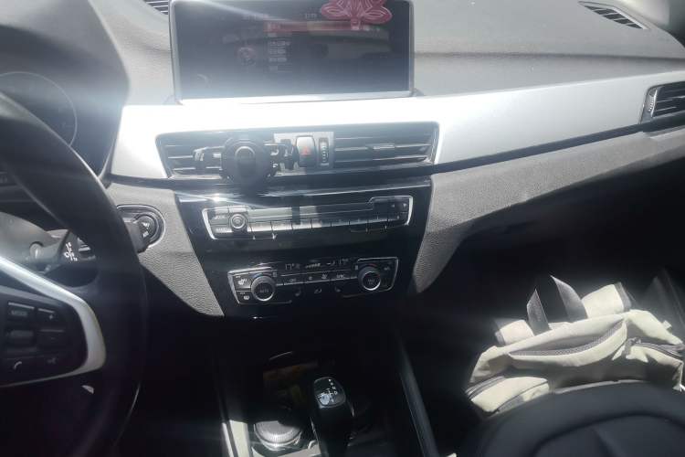 Used BMW X1 2016 sDrive18Li Premium Edition Audio And AC Panel