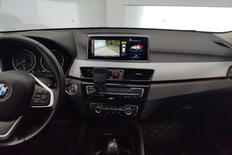 Used BMW X1 2016 sDrive18Li Premium Edition Audio And AC Panel
