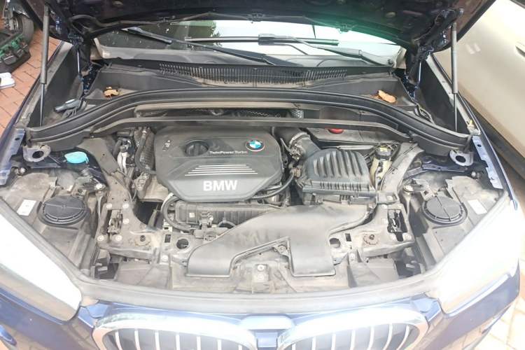 Used BMW X1 2016 sDrive18Li Fashion Model Engine Bay