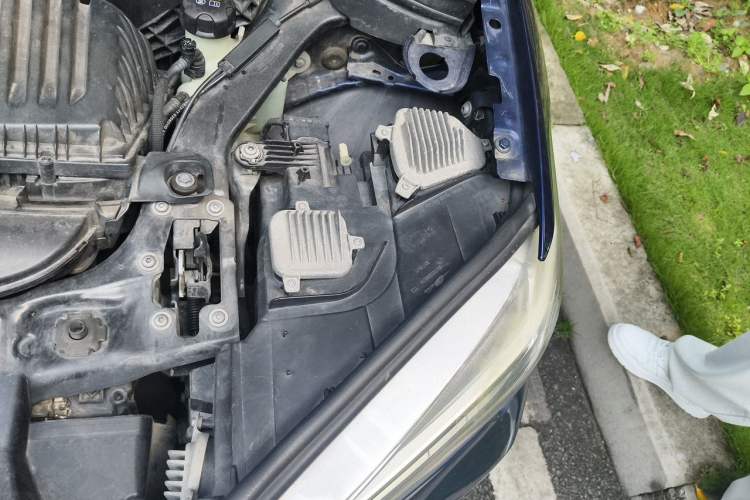 Used BMW X1 2016 sDrive18Li Fashion Model Engine Bay Left