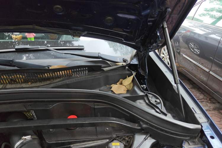 Used BMW X1 2016 sDrive18Li Fashion Model Engine Bay Left