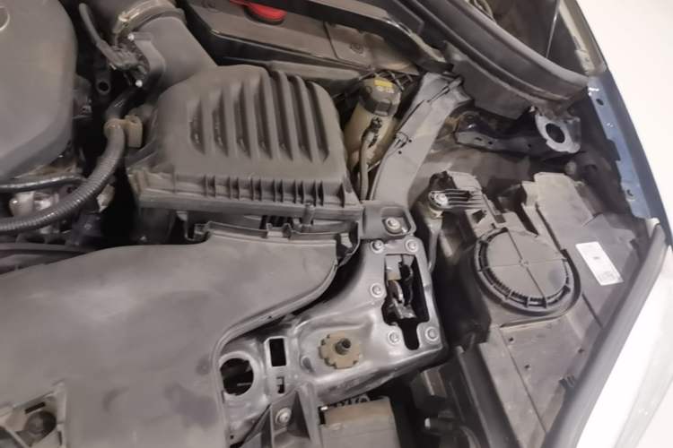 Used BMW X1 2016 sDrive18Li Fashion Model Engine Bay Left