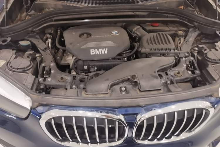 Used BMW X1 2016 sDrive18Li Fashion Model Engine Bay