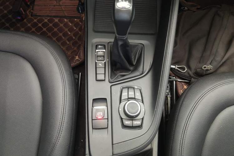Used BMW X1 2016 sDrive18Li Premium Edition Gear Lever