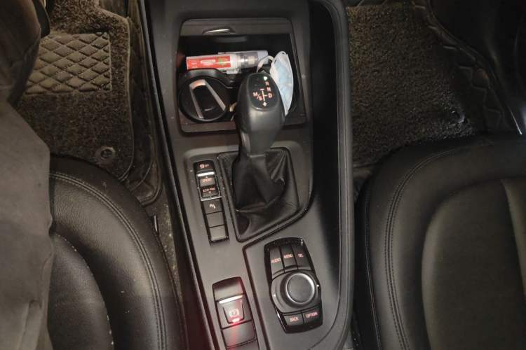 Used BMW X1 2016 sDrive18Li Premium Edition Gear Lever