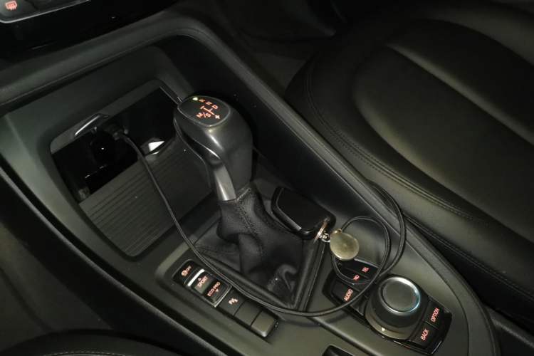 Used BMW X1 2016 sDrive18Li Premium Edition Gear Lever