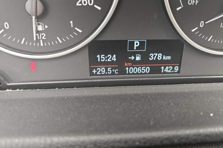 Used BMW X1 2016 sDrive18Li Premium Edition Odometer Close Up