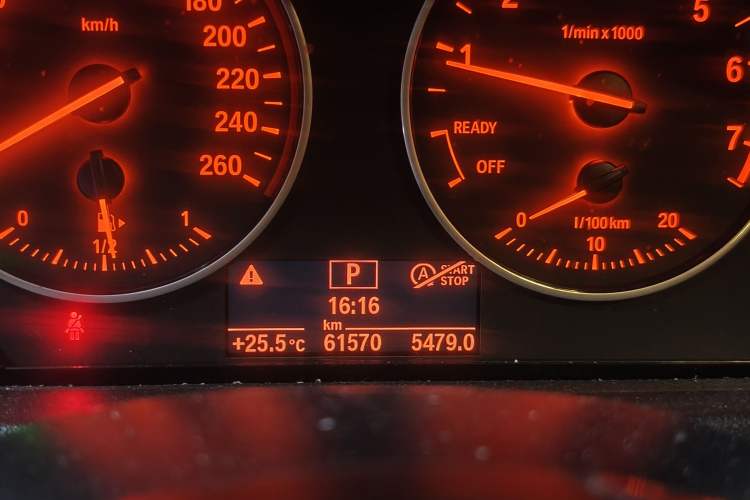 Used BMW X1 2016 sDrive18Li Premium Edition Odometer Close Up