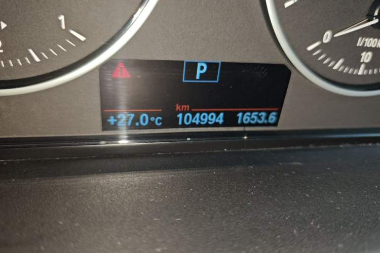 Used BMW X1 2016 sDrive18Li Premium Edition Odometer Close Up