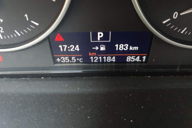 Used BMW X1 2016 sDrive18Li Premium Edition Odometer Close Up