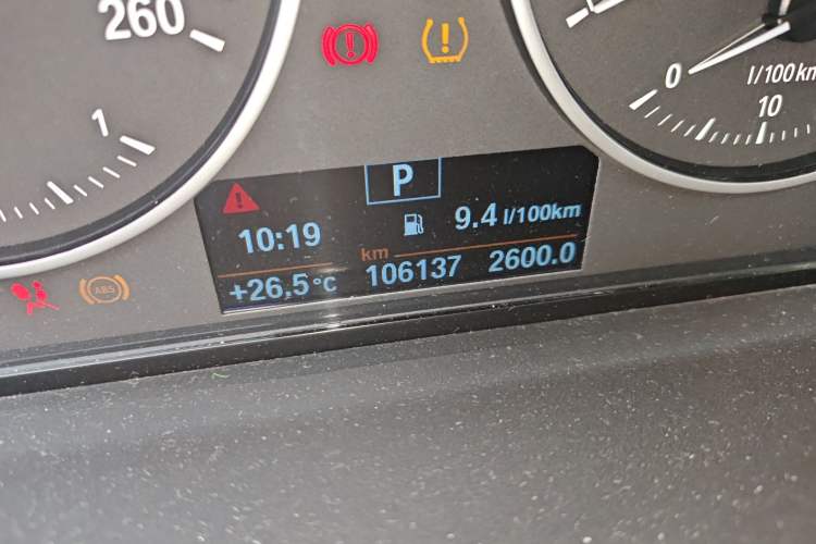 Used BMW X1 2016 sDrive18Li Luxury Model Odometer Close Up