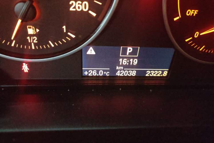 Used BMW X1 2016 sDrive18Li Premium Edition Odometer Close Up