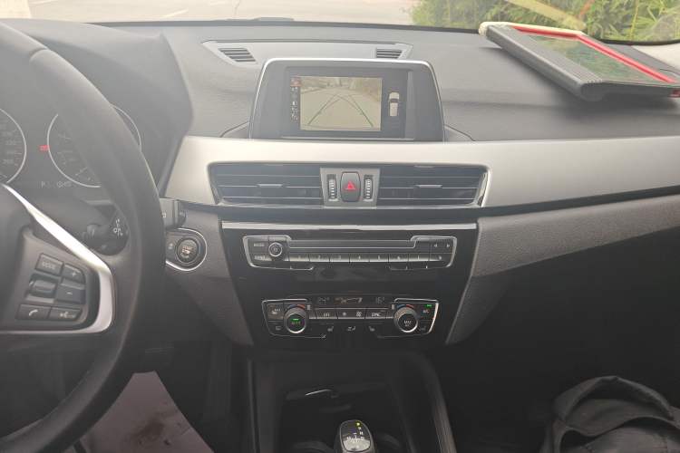 Used BMW X1 2016 sDrive18Li Premium Edition Audio And AC Panel
