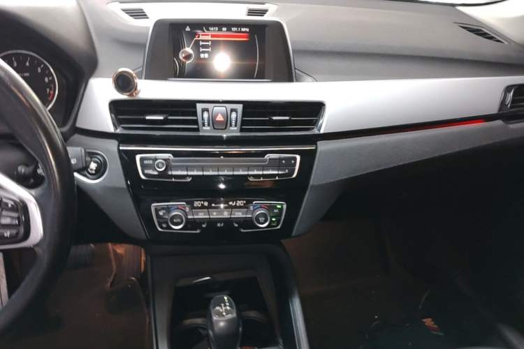 Used BMW X1 2016 sDrive18Li Premium Edition Audio And AC Panel