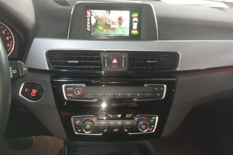 Used BMW X1 2016 sDrive18Li Premium Edition Audio And AC Panel