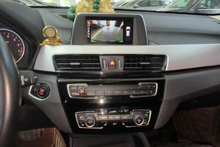 Used BMW X1 2016 sDrive18Li Premium Edition Audio And AC Panel