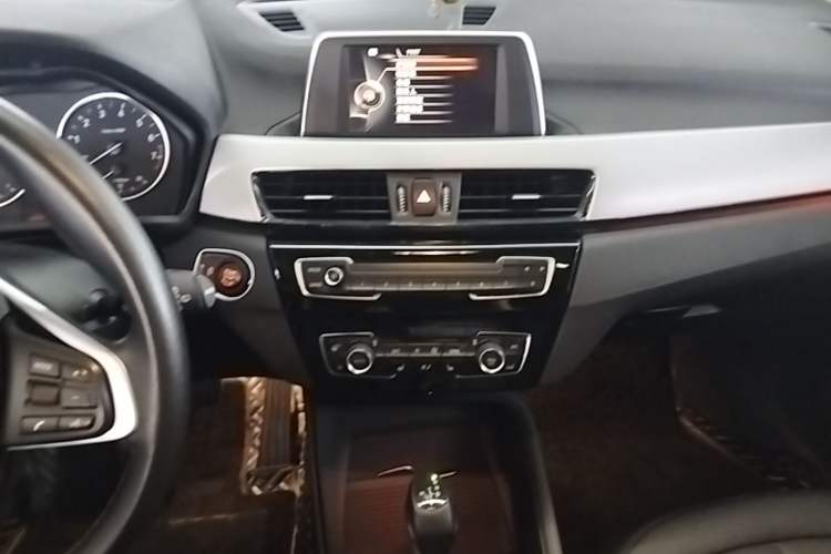 Used BMW X1 2016 sDrive18Li Premium Edition Audio And AC Panel