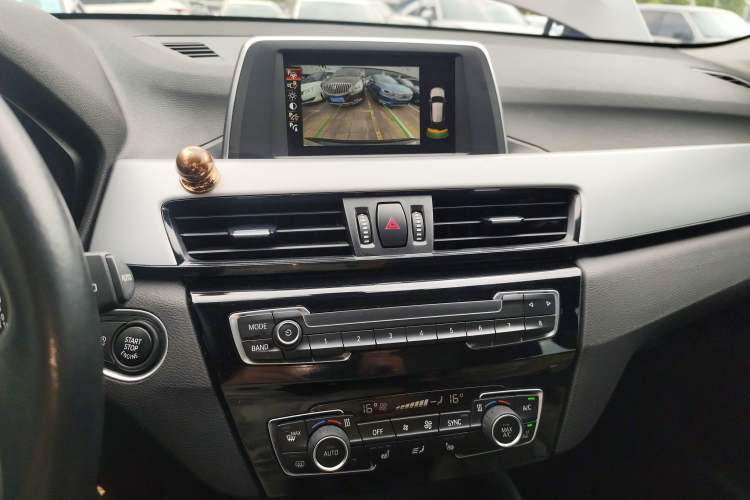Used BMW X1 2016 sDrive18Li Premium Edition Audio And AC Panel