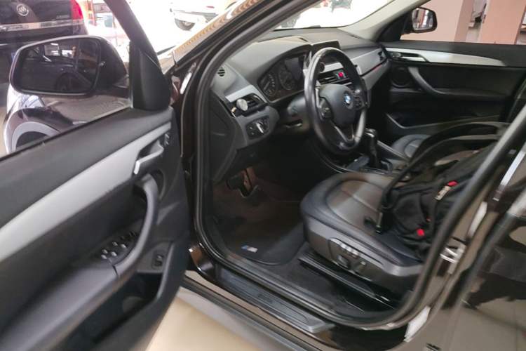 Used BMW X1 2016 sDrive18Li Premium Edition Driver Seat