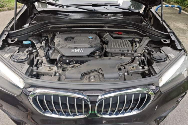 Used BMW X1 2016 sDrive18Li Fashion Model Engine Bay