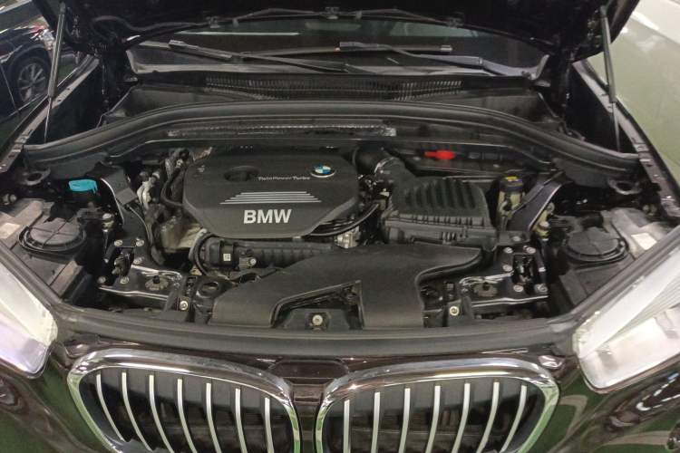 Used BMW X1 2016 sDrive18Li Fashion Model Engine Bay
