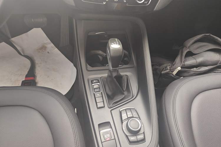 Used BMW X1 2016 sDrive18Li Premium Edition Gear Lever