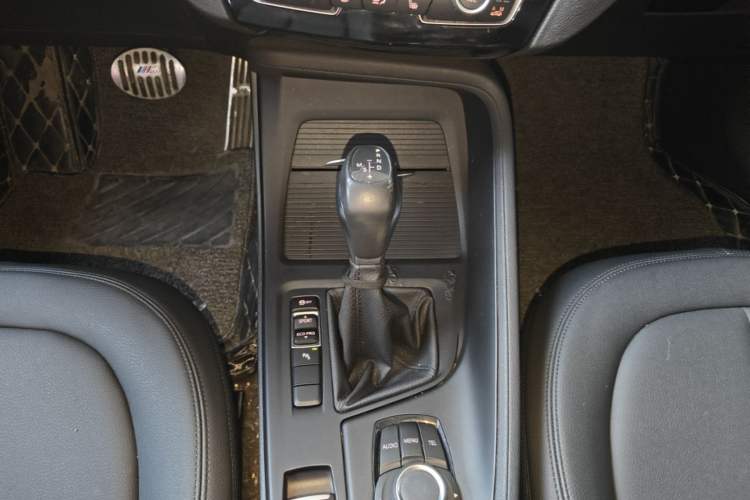 Used BMW X1 2016 sDrive18Li Premium Edition Gear Lever