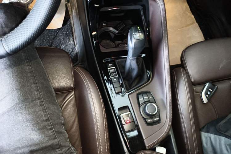 Used BMW X1 2016 sDrive18Li Luxury Model Gear Lever