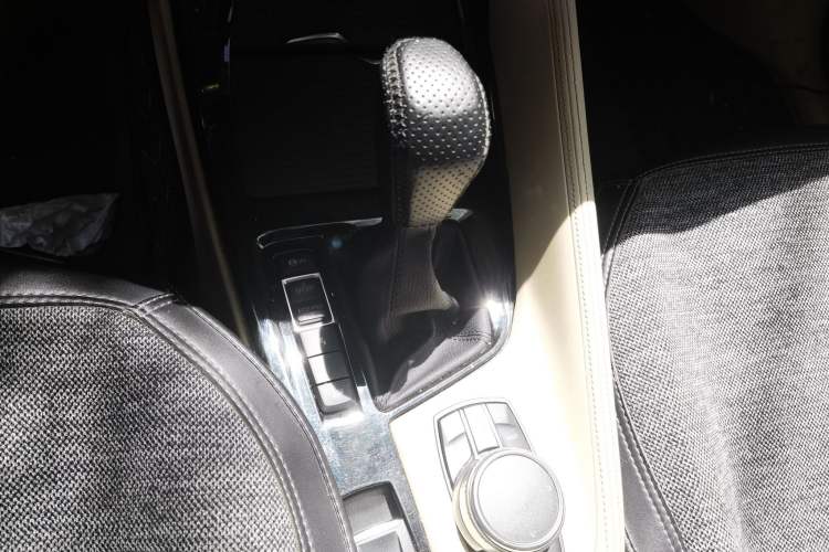Used BMW X1 2016 xDrive25Li Luxury Model Gear Lever