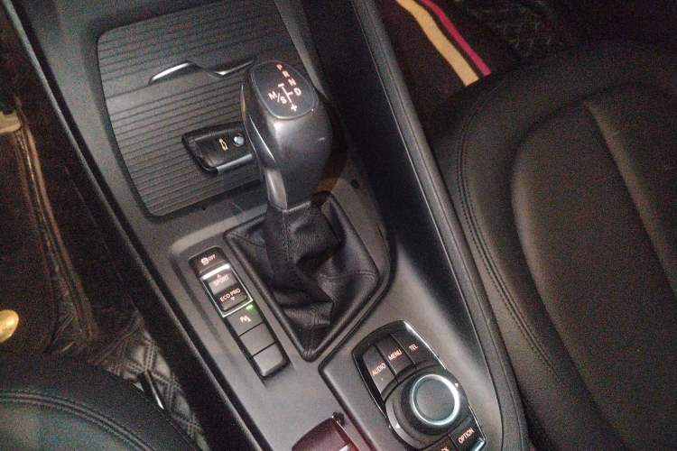 Used BMW X1 2016 sDrive18Li Premium Edition Gear Lever