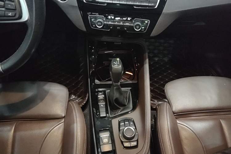 Used BMW X1 2016 sDrive18Li Luxury Model Gear Lever