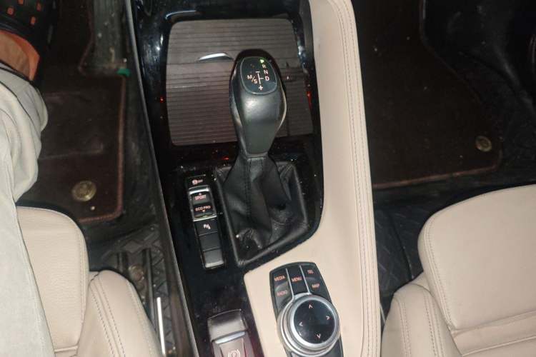 Used BMW X1 2016 sDrive20Li Luxury Model Gear Lever