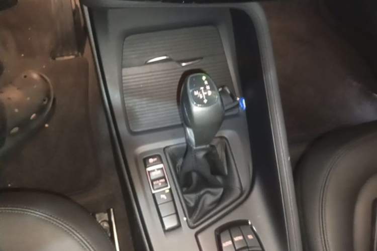 Used BMW X1 2016 sDrive18Li Premium Edition Gear Lever