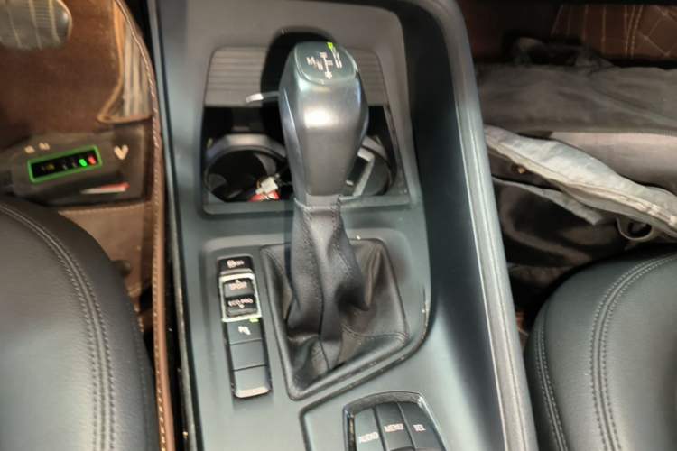 Used BMW X1 2016 sDrive18Li Premium Edition Gear Lever
