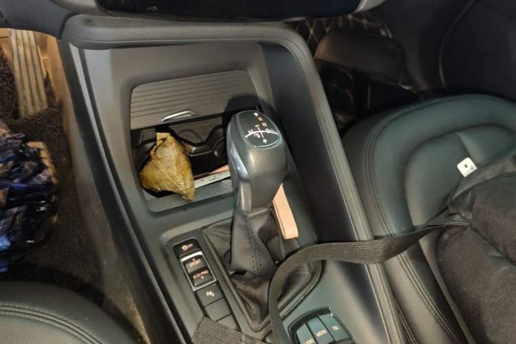 Used BMW X1 2016 sDrive18Li Premium Edition Gear Lever
