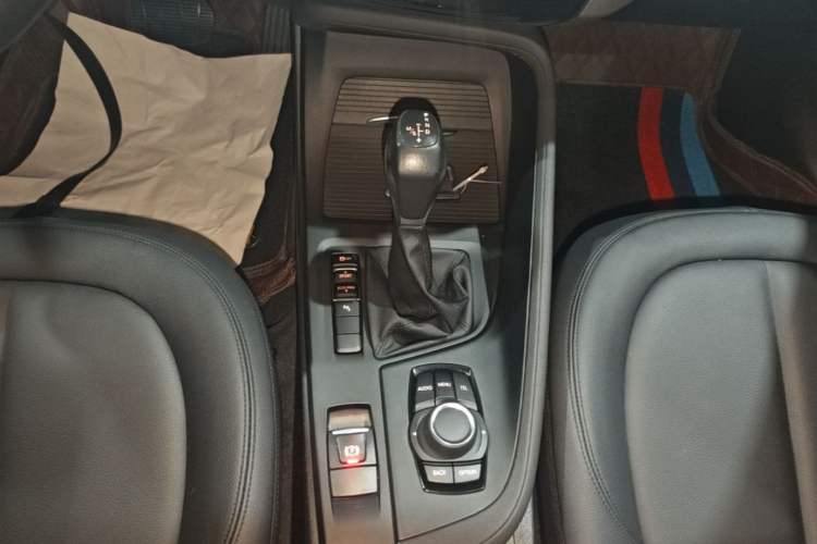Used BMW X1 2016 sDrive18Li Premium Edition Gear Lever