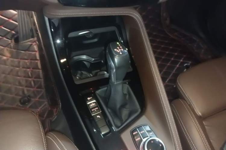 Used BMW X1 2016 sDrive20Li Luxury Model Gear Lever